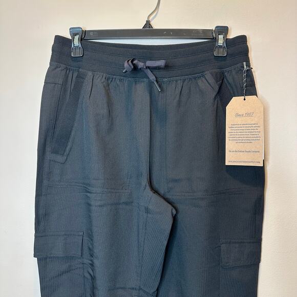 NWT Avalanche Valley Cargo Capri Pants Womens Small Black High Waisted Pockets - Picture 3 of 12